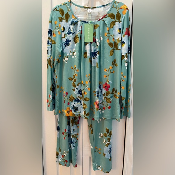 taohuadao Other - NWT! Floral Pajama Set in Teal